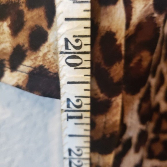 Slinky Brand Women's Leopard Print Top Size Medium - Picture 8 of 8